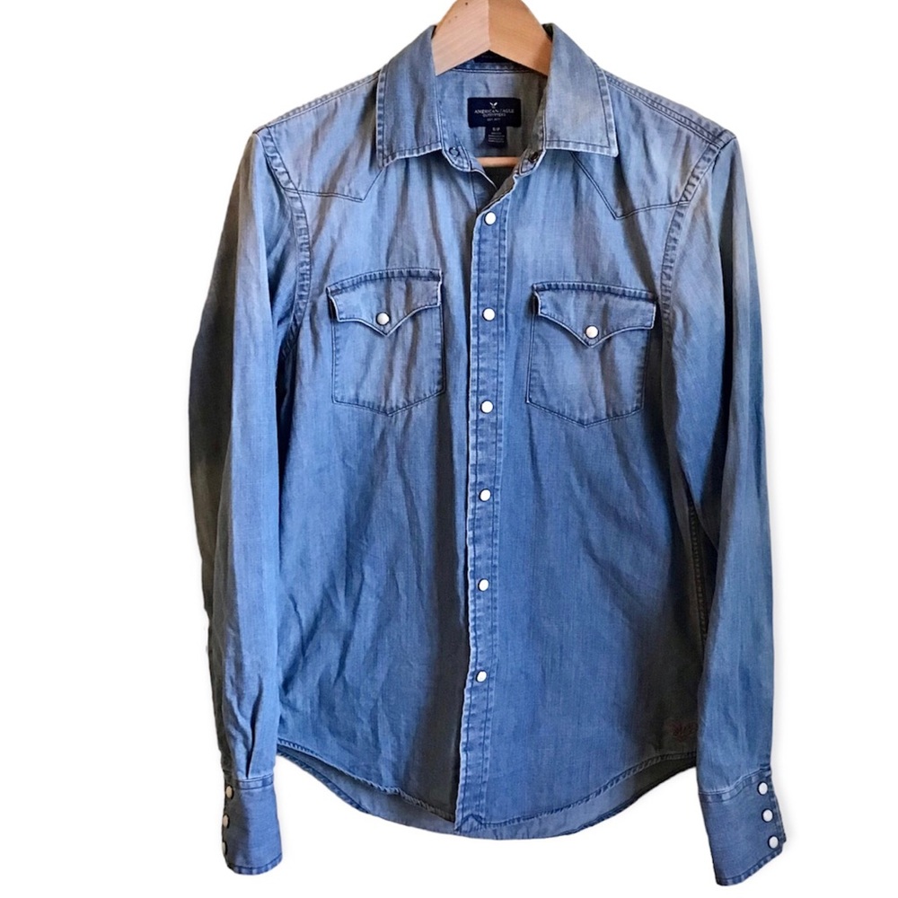AMERICAN EAGLE | Vintage Fit Denim Jean Shirt Pearl Snaps - Small